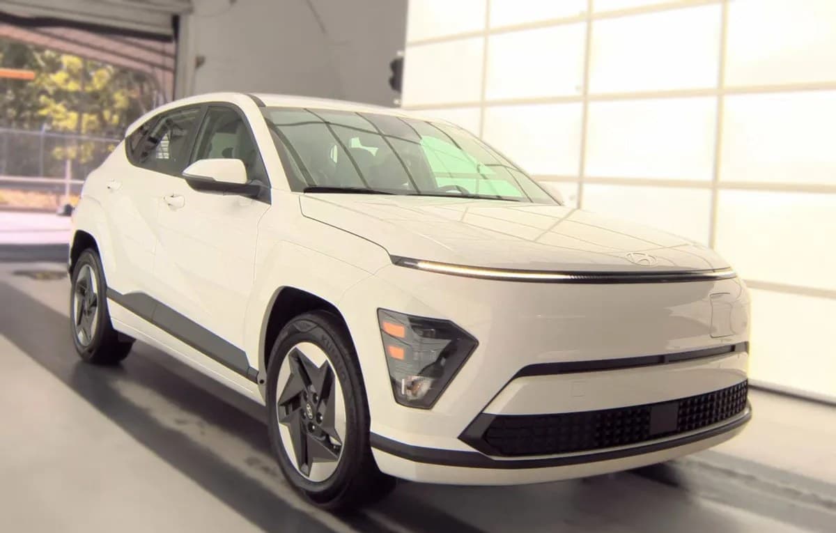 2024 HYUNDAI KONA EV SE 4