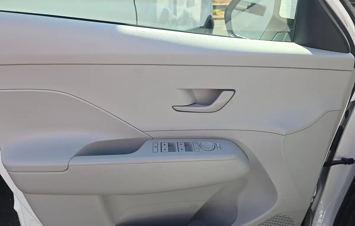 2024 HYUNDAI KONA EV SE 6