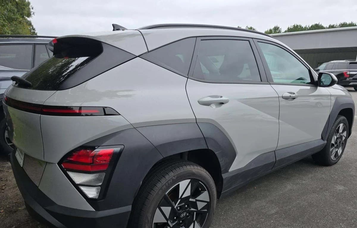 2024 HYUNDAI KONA SEL 4