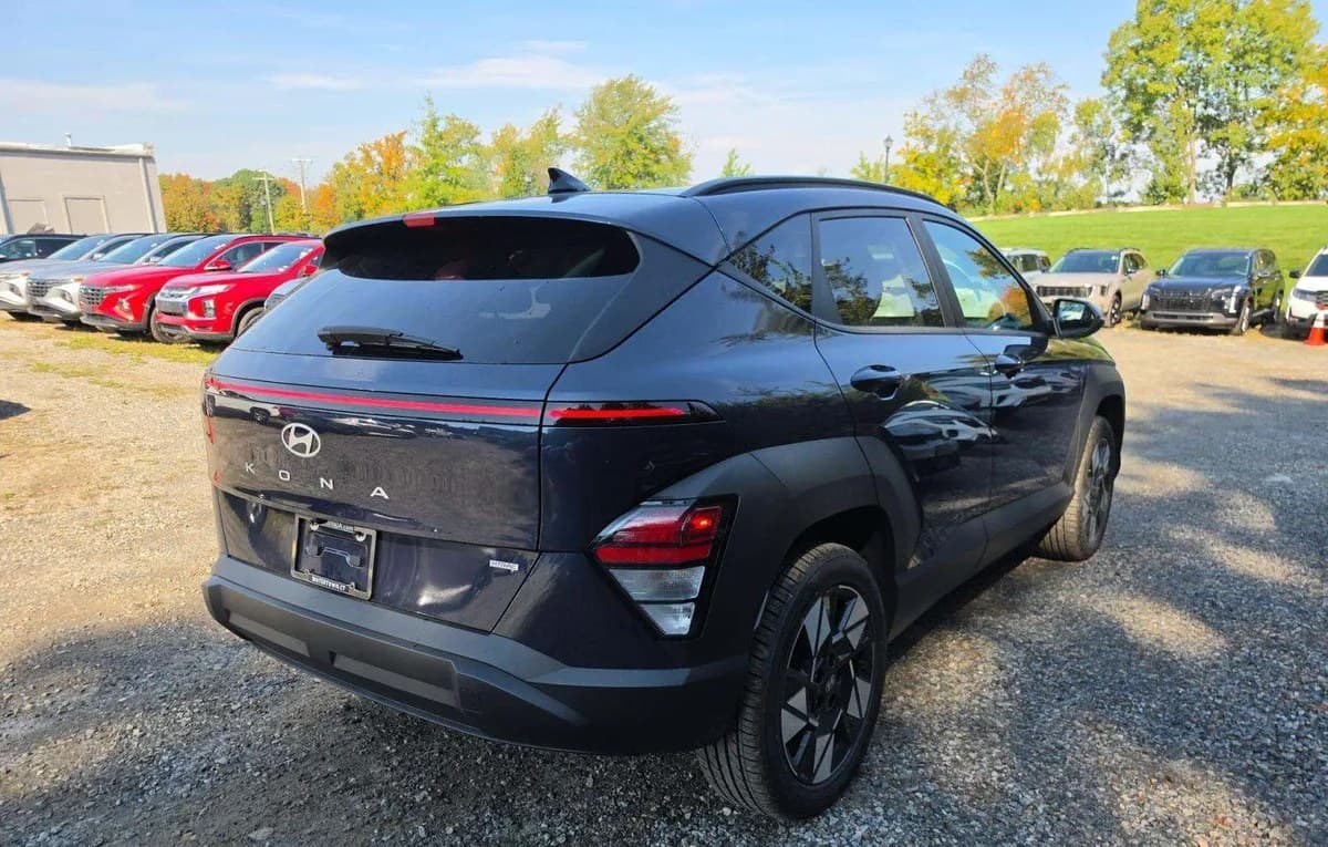 2024 HYUNDAI KONA SEL 4