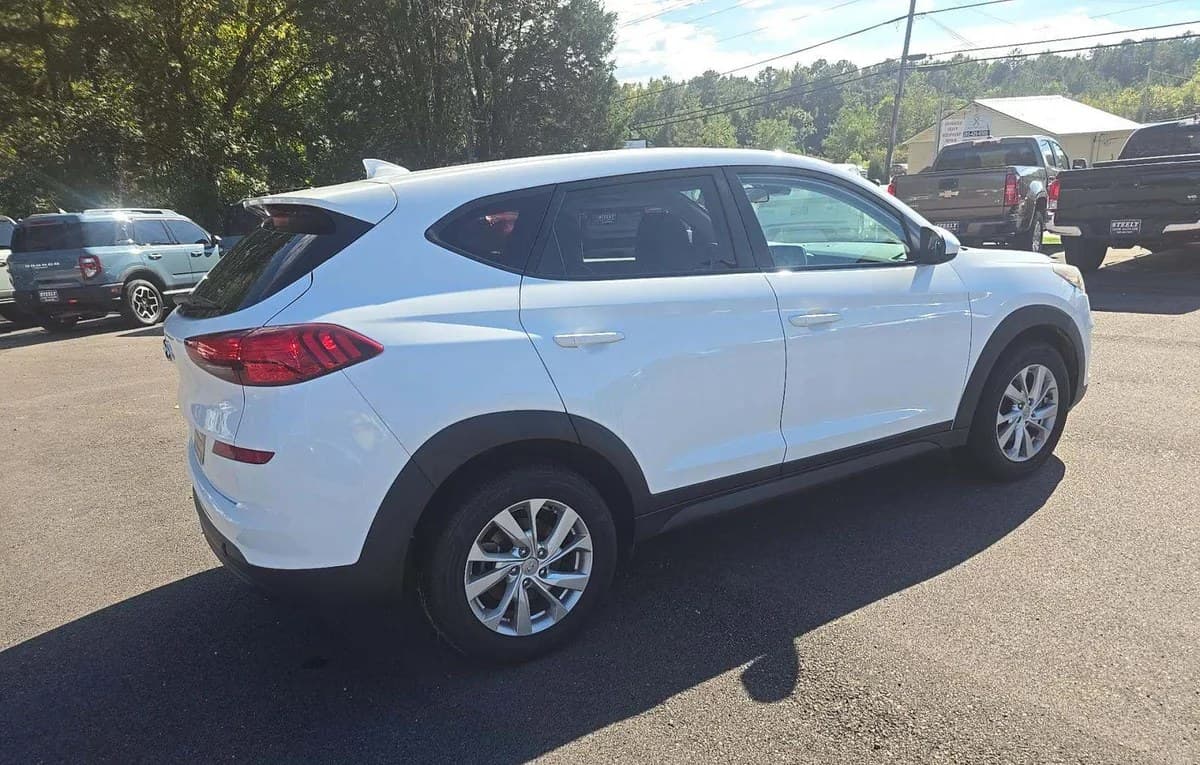 2021 HYUNDAI TUCSON SE 4