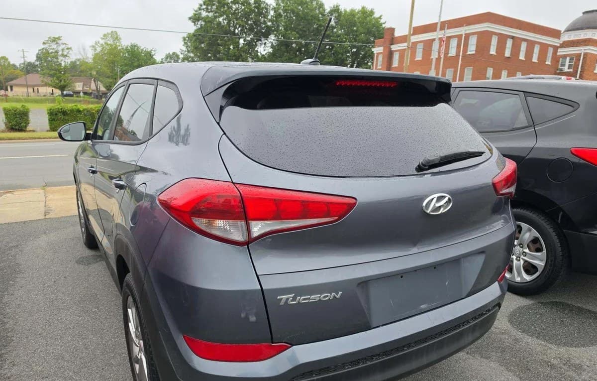 2017 HYUNDAI TUCSON SE 3