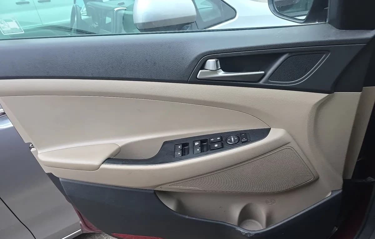 2018 HYUNDAI TUCSON SE 6
