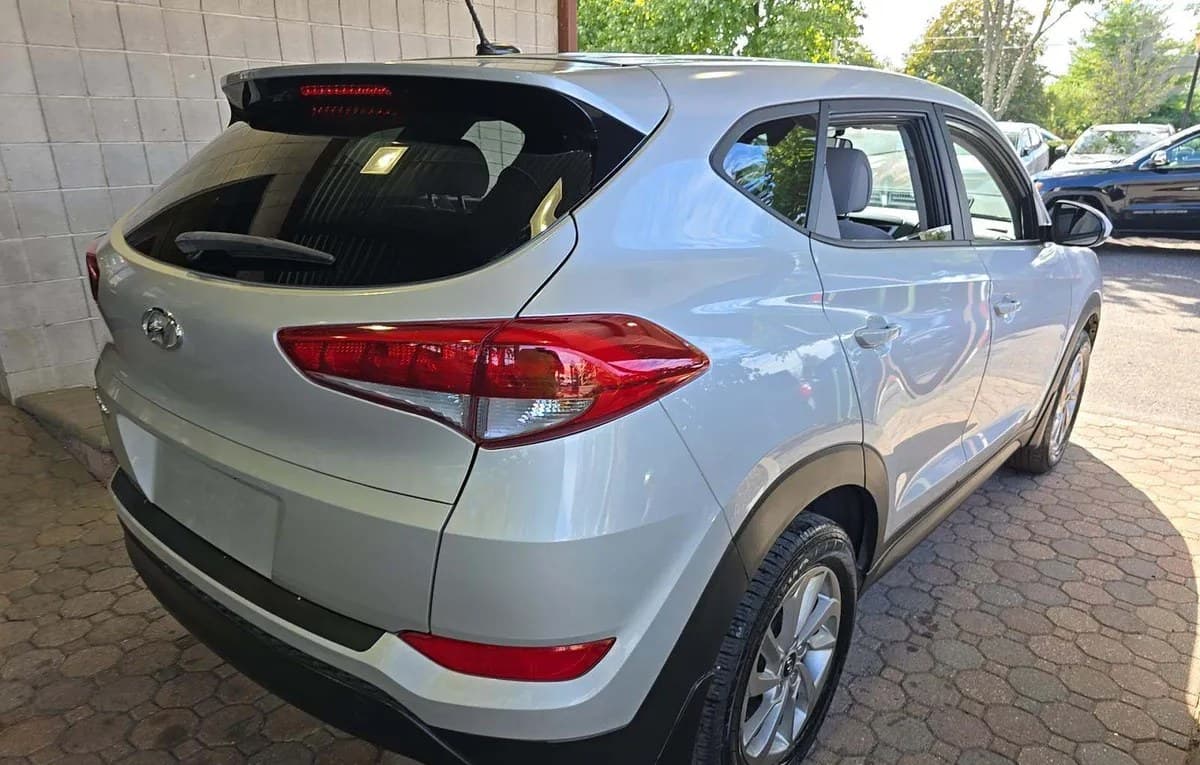 2017 HYUNDAI TUCSON SE 4