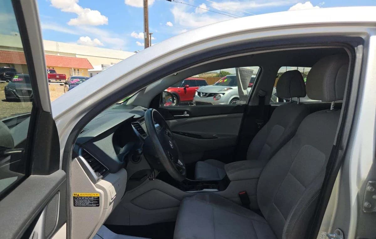 2018 HYUNDAI TUCSON SE 4