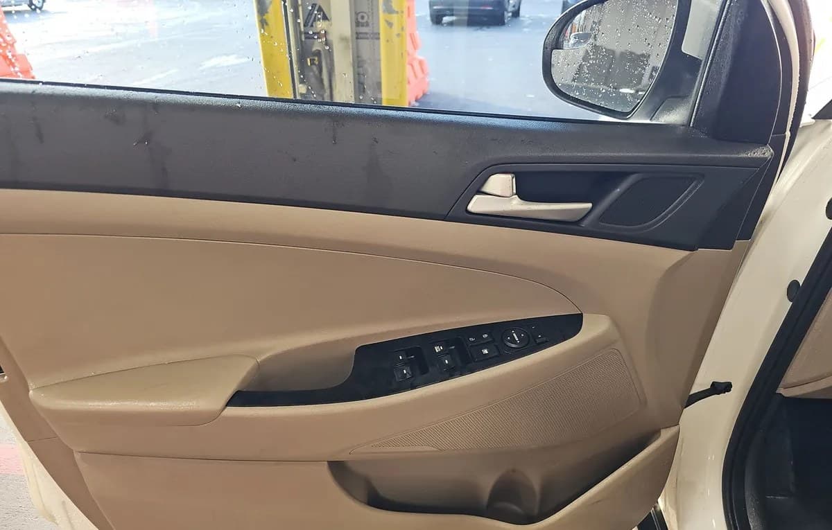 2021 HYUNDAI TUCSON SE 6