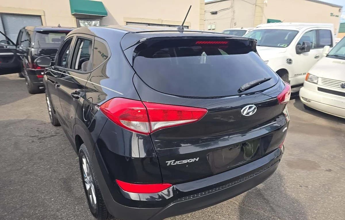 2018 HYUNDAI TUCSON SE 3