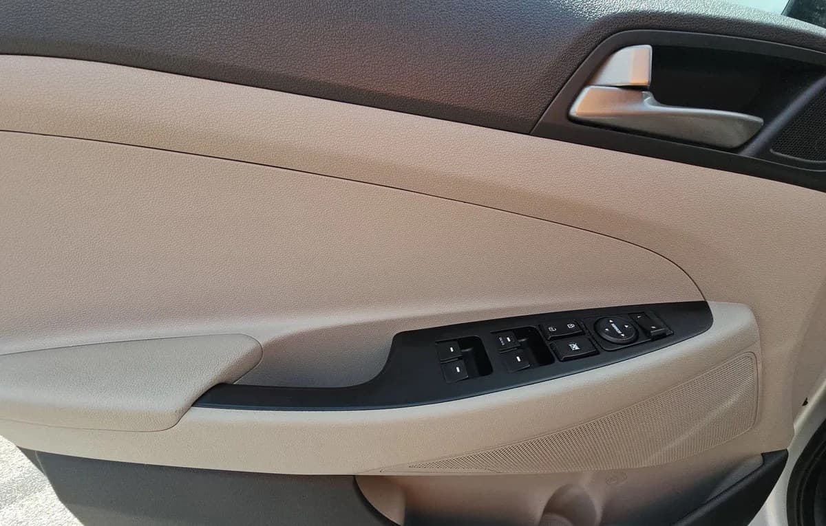 2018 HYUNDAI TUCSON SE 6