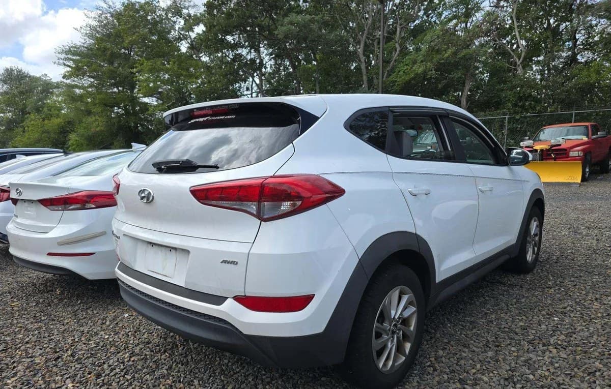 2018 HYUNDAI TUCSON SE 4