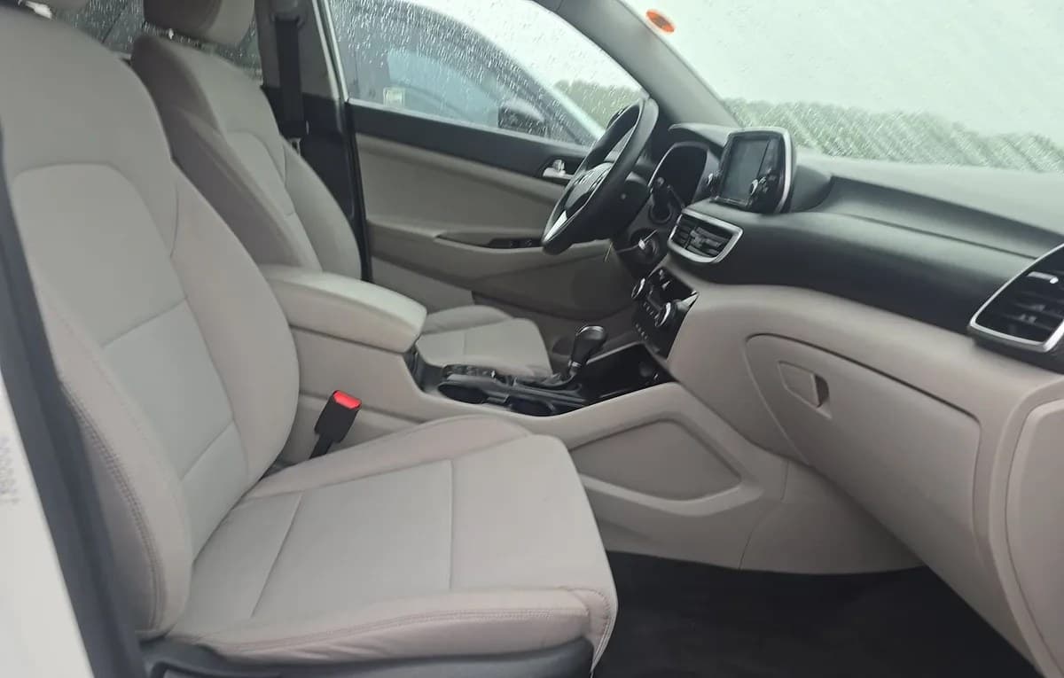 2020 HYUNDAI TUCSON SE 5