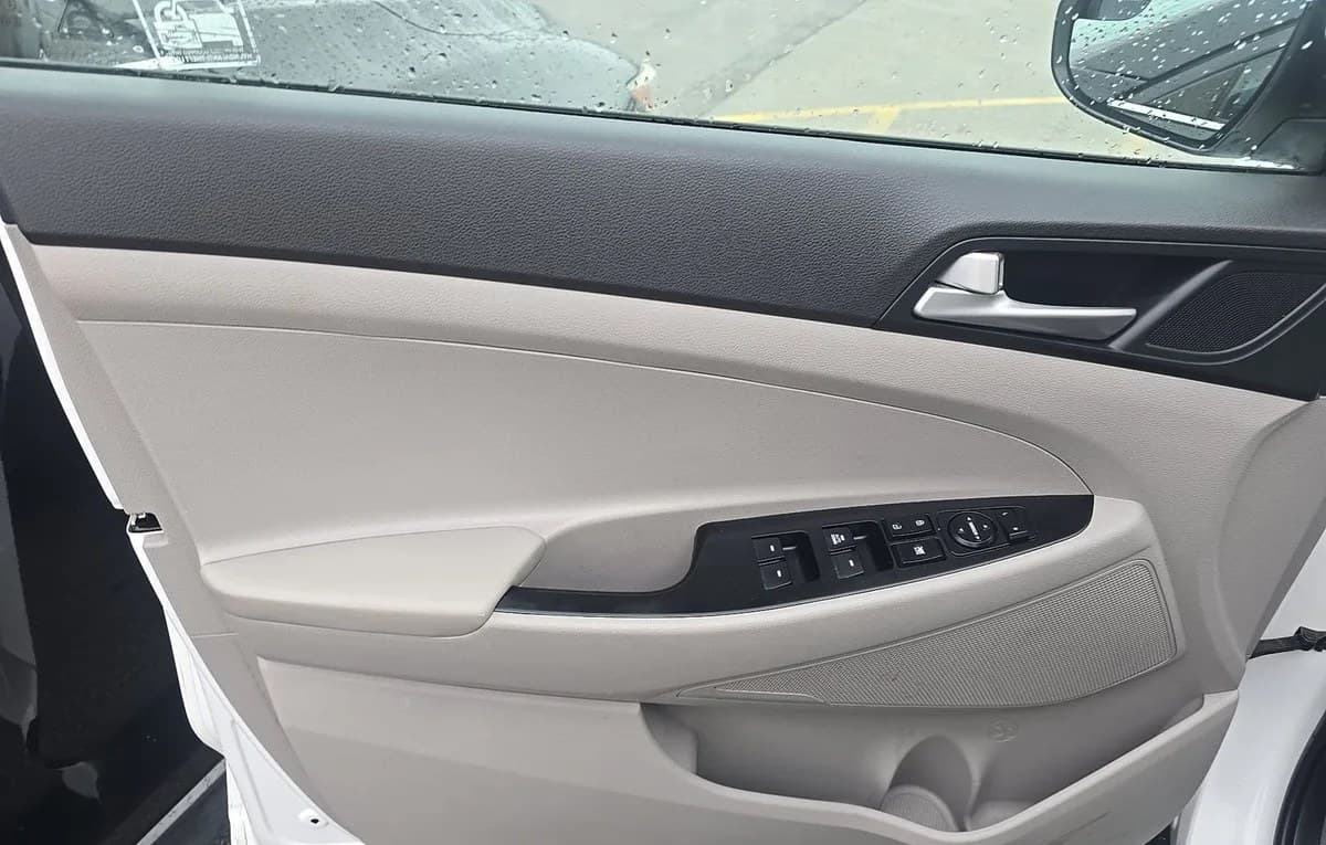 2020 HYUNDAI TUCSON SE 6