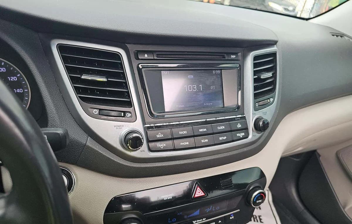 2017 HYUNDAI TUCSON VALUE 7
