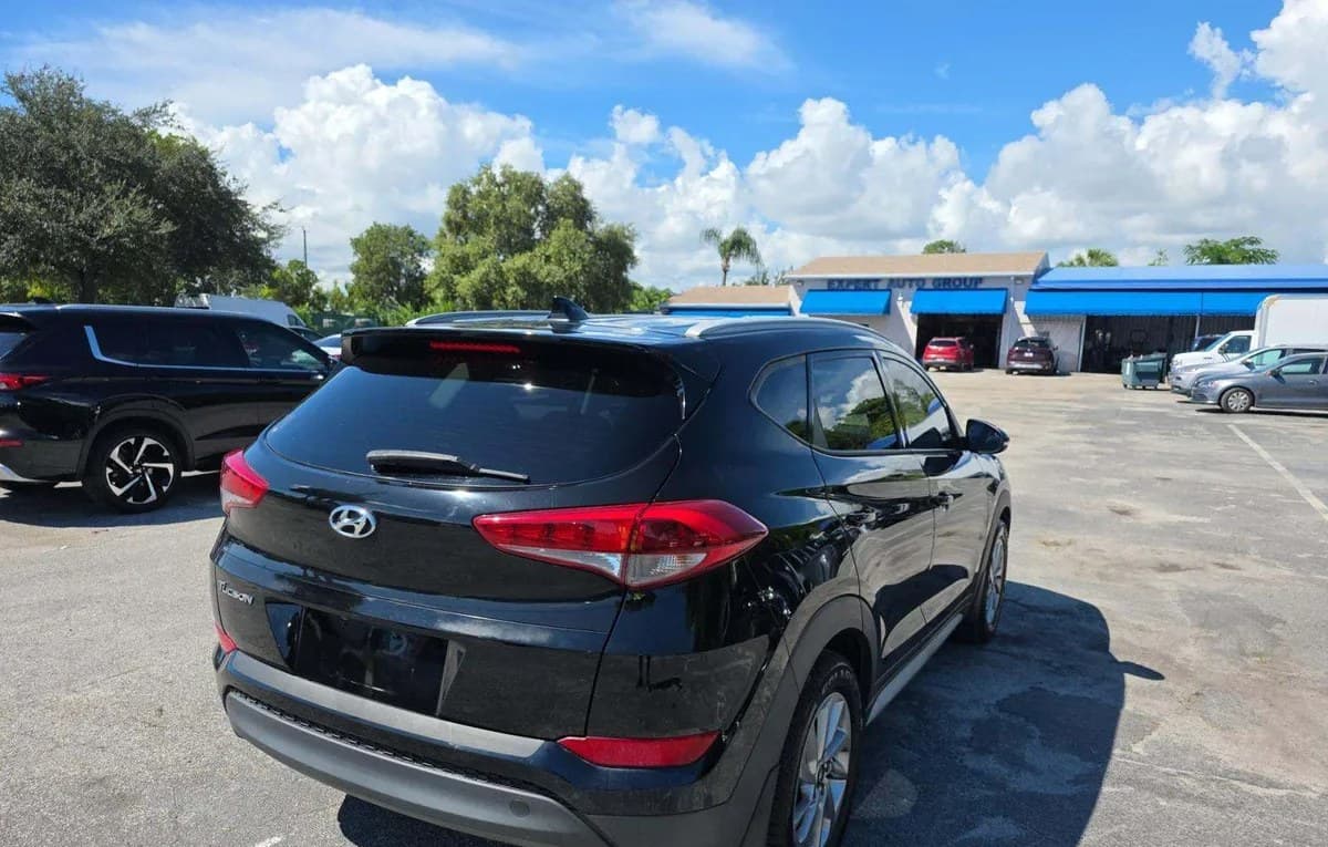 2017 HYUNDAI TUCSON SE PLUS 4