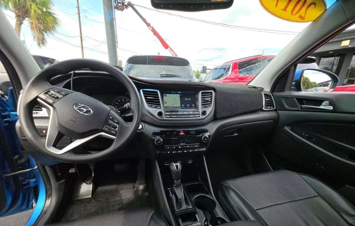 2017 HYUNDAI TUCSON SE Plus 7