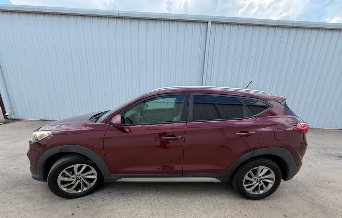 2017 HYUNDAI TUCSON SE 4