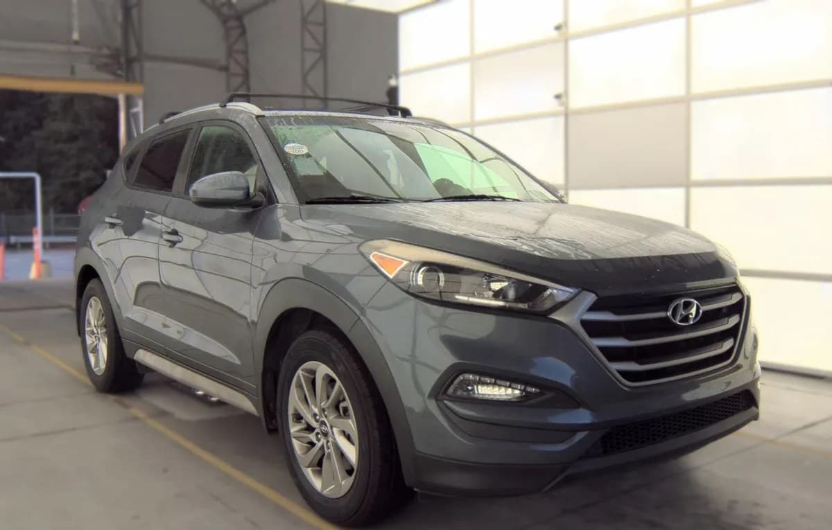 2017 HYUNDAI TUCSON SE 4