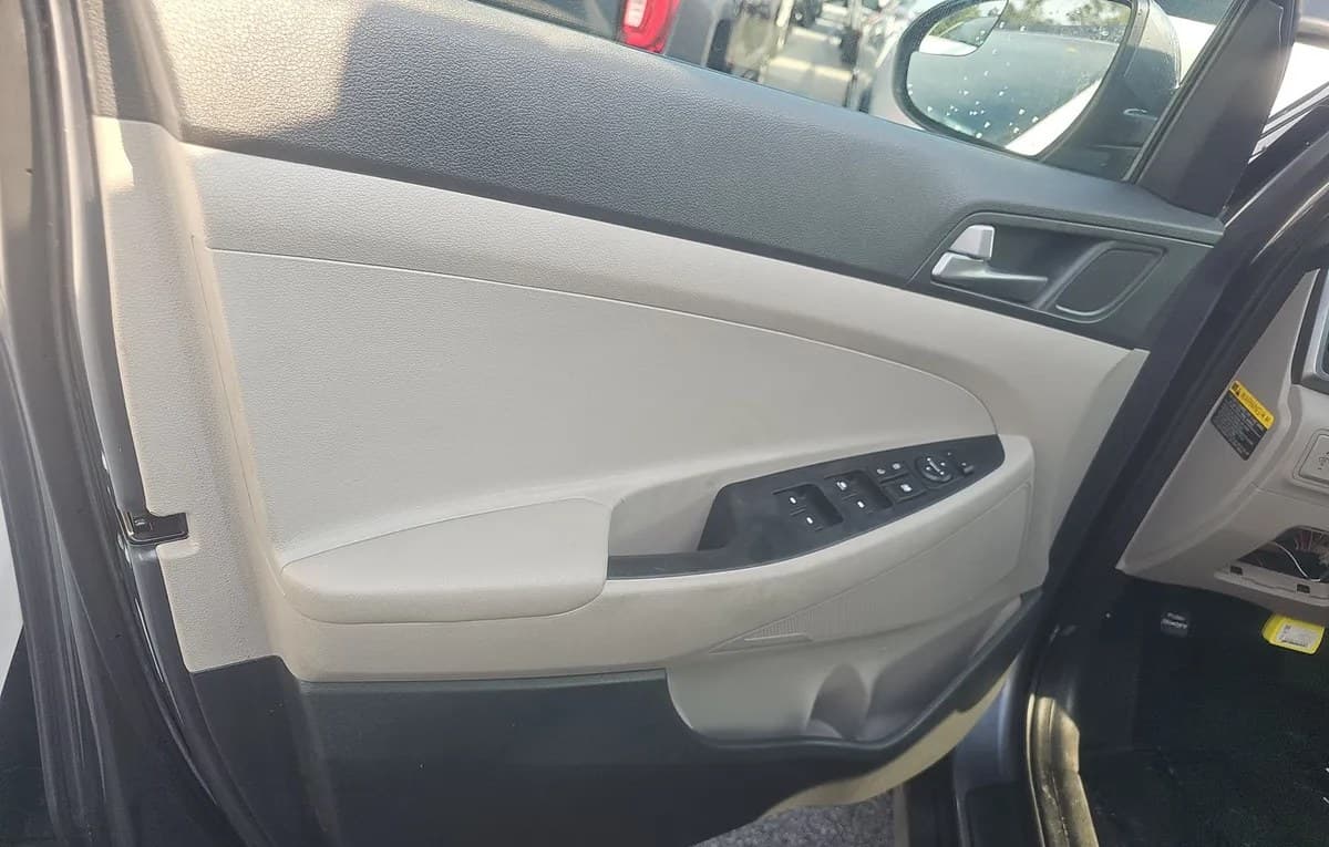 2017 HYUNDAI TUCSON SE 6