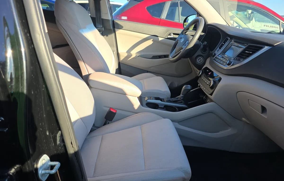 2017 HYUNDAI TUCSON SE 5