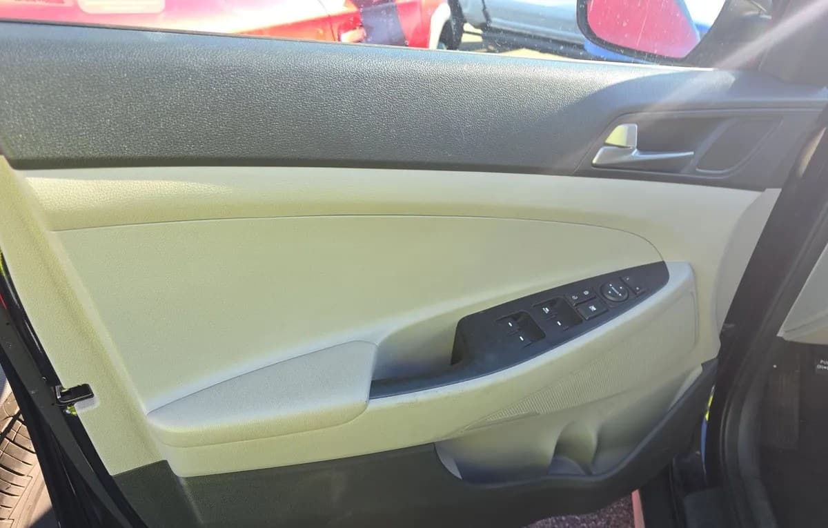 2017 HYUNDAI TUCSON SE 6