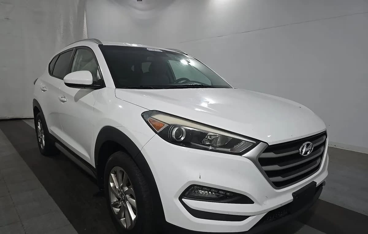 2017 HYUNDAI TUCSON SE 4