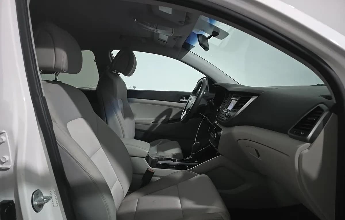 2017 HYUNDAI TUCSON SE 5