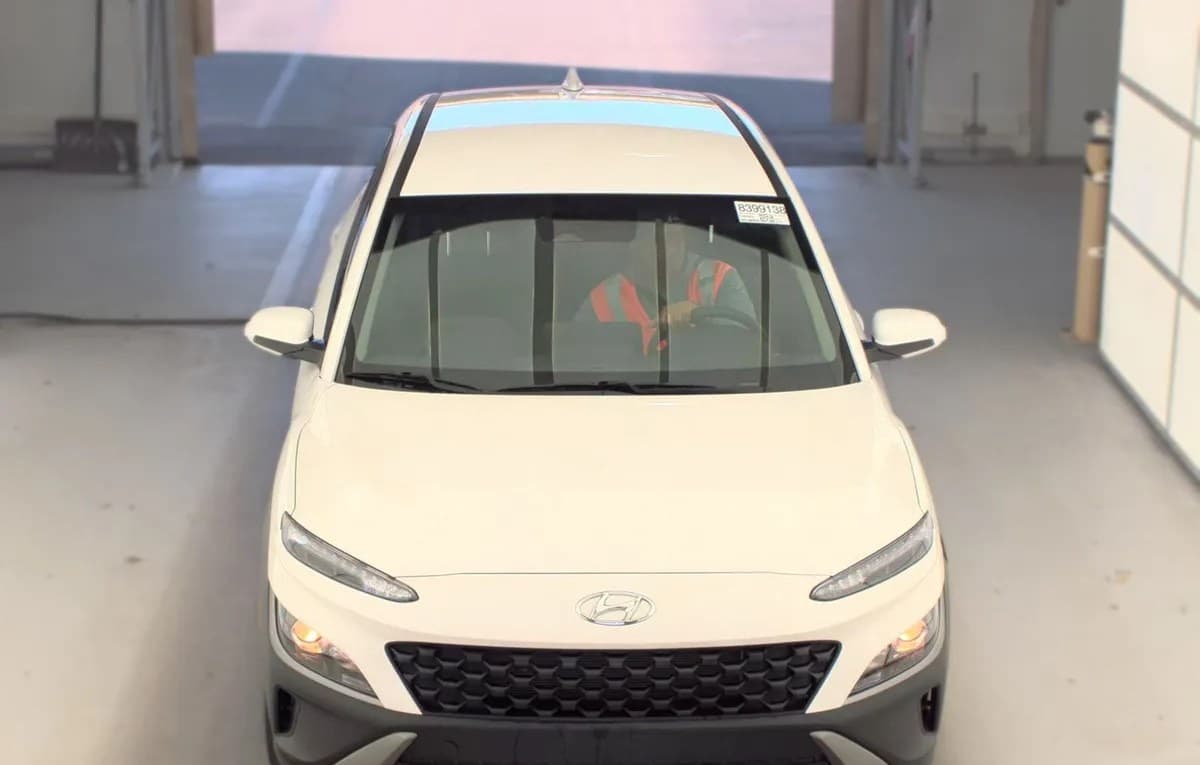 2023 HYUNDAI KONA SE 3