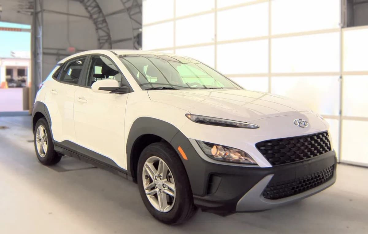 2023 HYUNDAI KONA SE 4