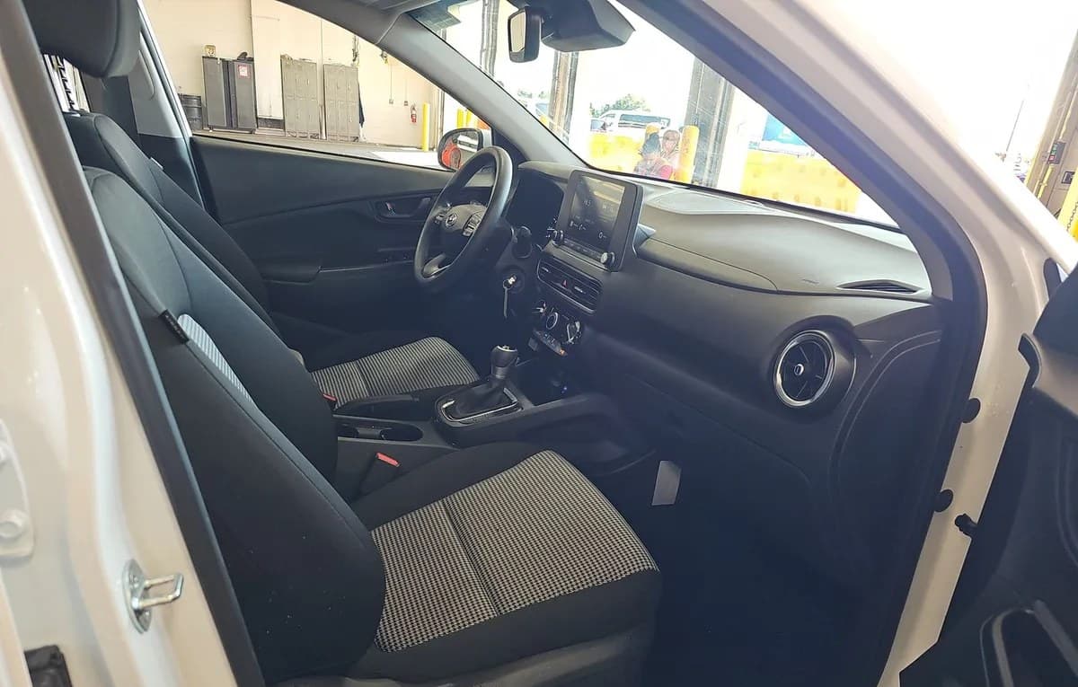 2023 HYUNDAI KONA SE 5
