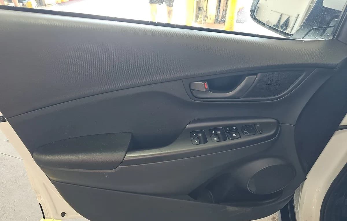 2023 HYUNDAI KONA SE 6