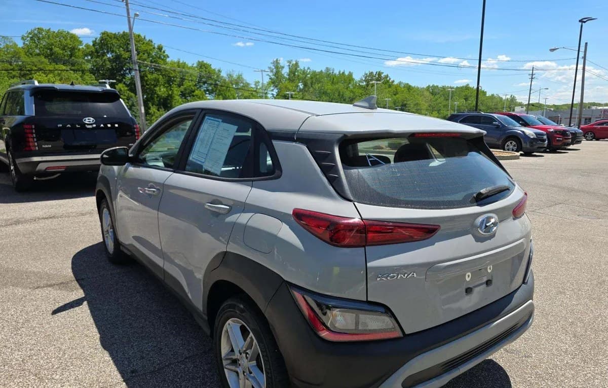 2022 HYUNDAI KONA SE 3