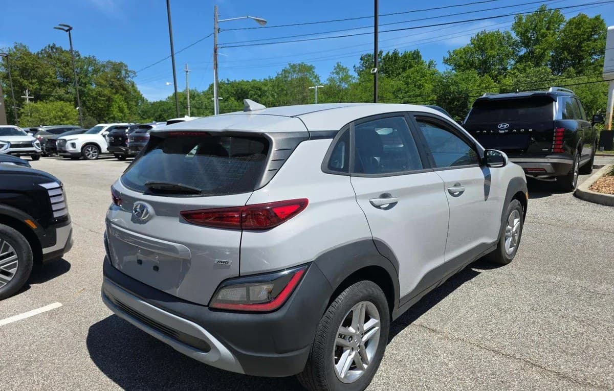 2022 HYUNDAI KONA SE 4