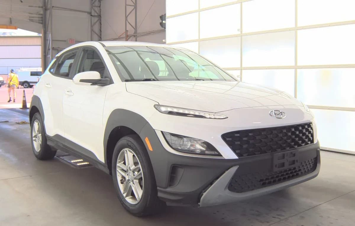 2023 HYUNDAI KONA SE 4