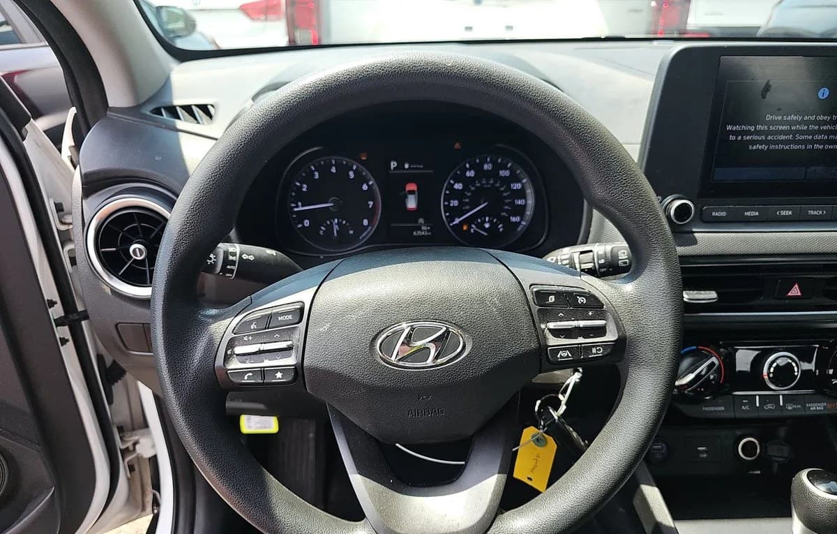 2023 HYUNDAI KONA SE 7