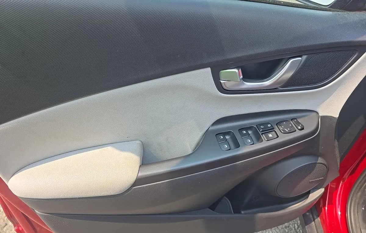 2023 HYUNDAI KONA Limited 6