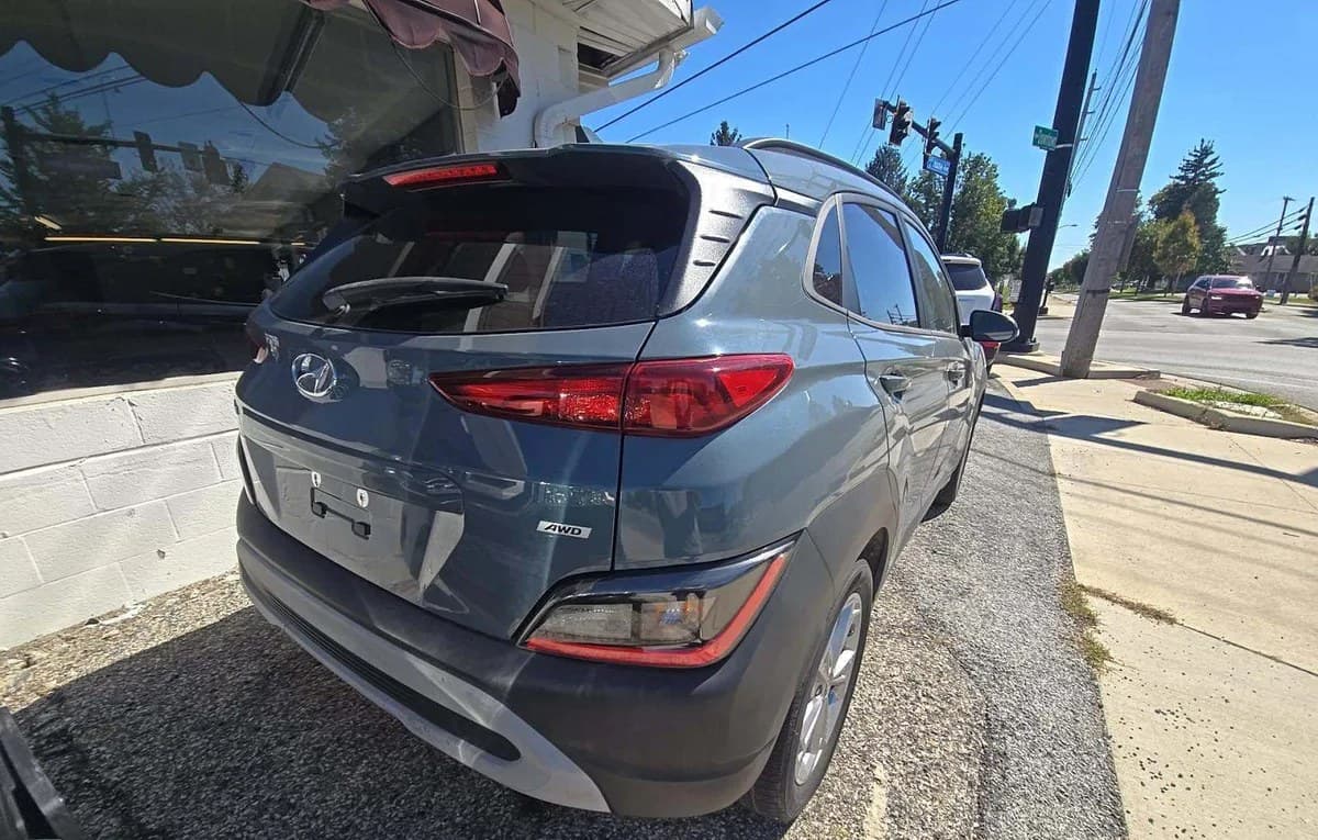 2023 HYUNDAI KONA SEL 4