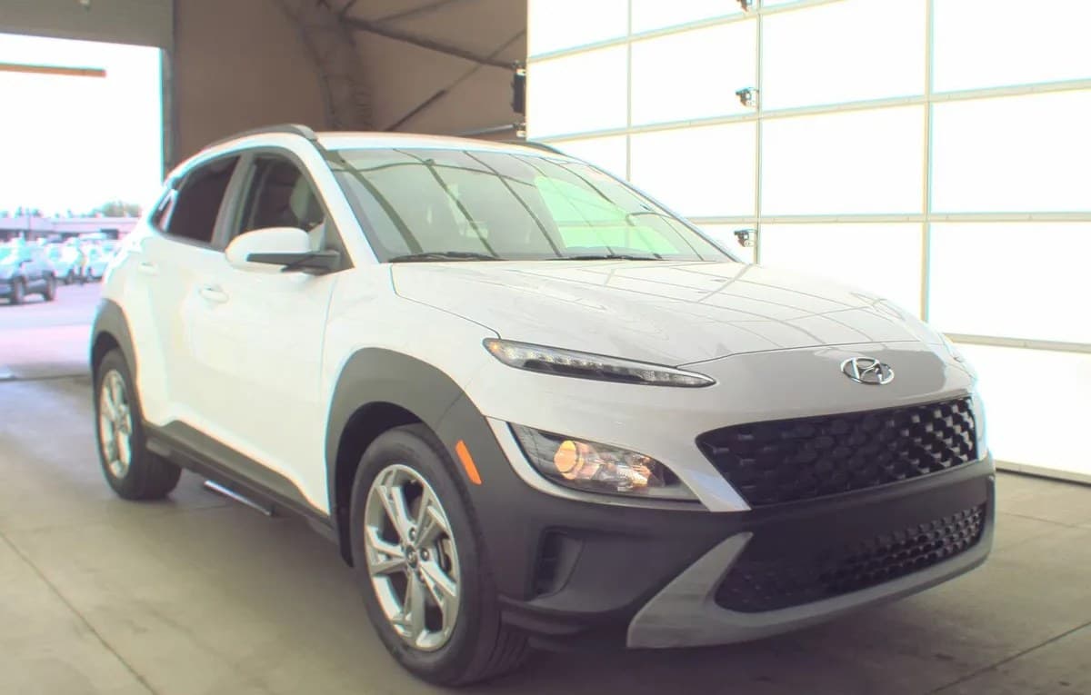 2023 HYUNDAI KONA SEL 4