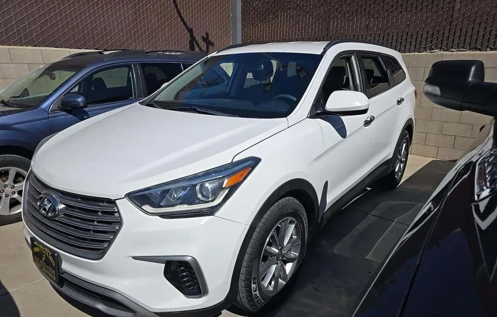 2017 HYUNDAI SANTA FE SE 1