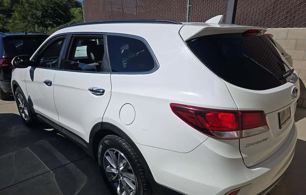 2017 HYUNDAI SANTA FE SE 3