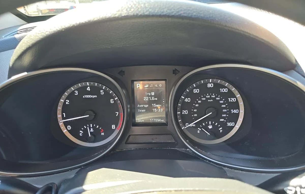 2017 HYUNDAI SANTA FE SE 6