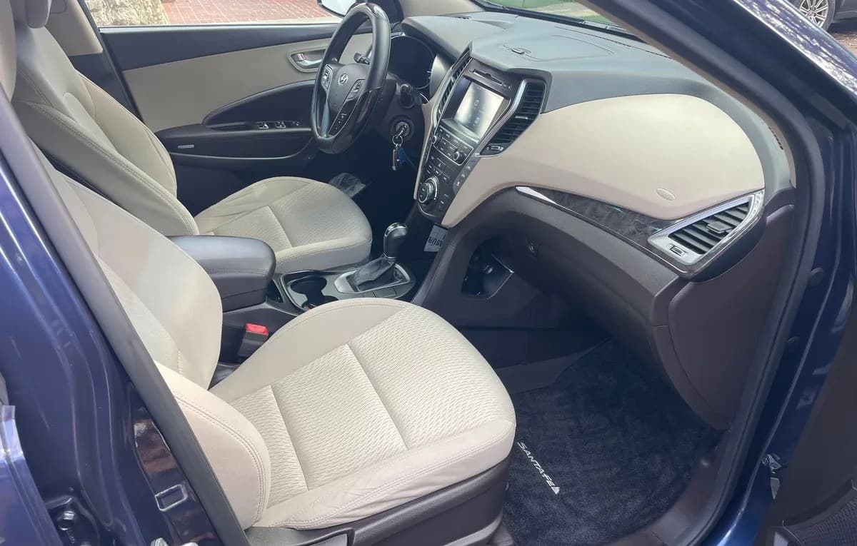 2017 HYUNDAI SANTA FE SE 6