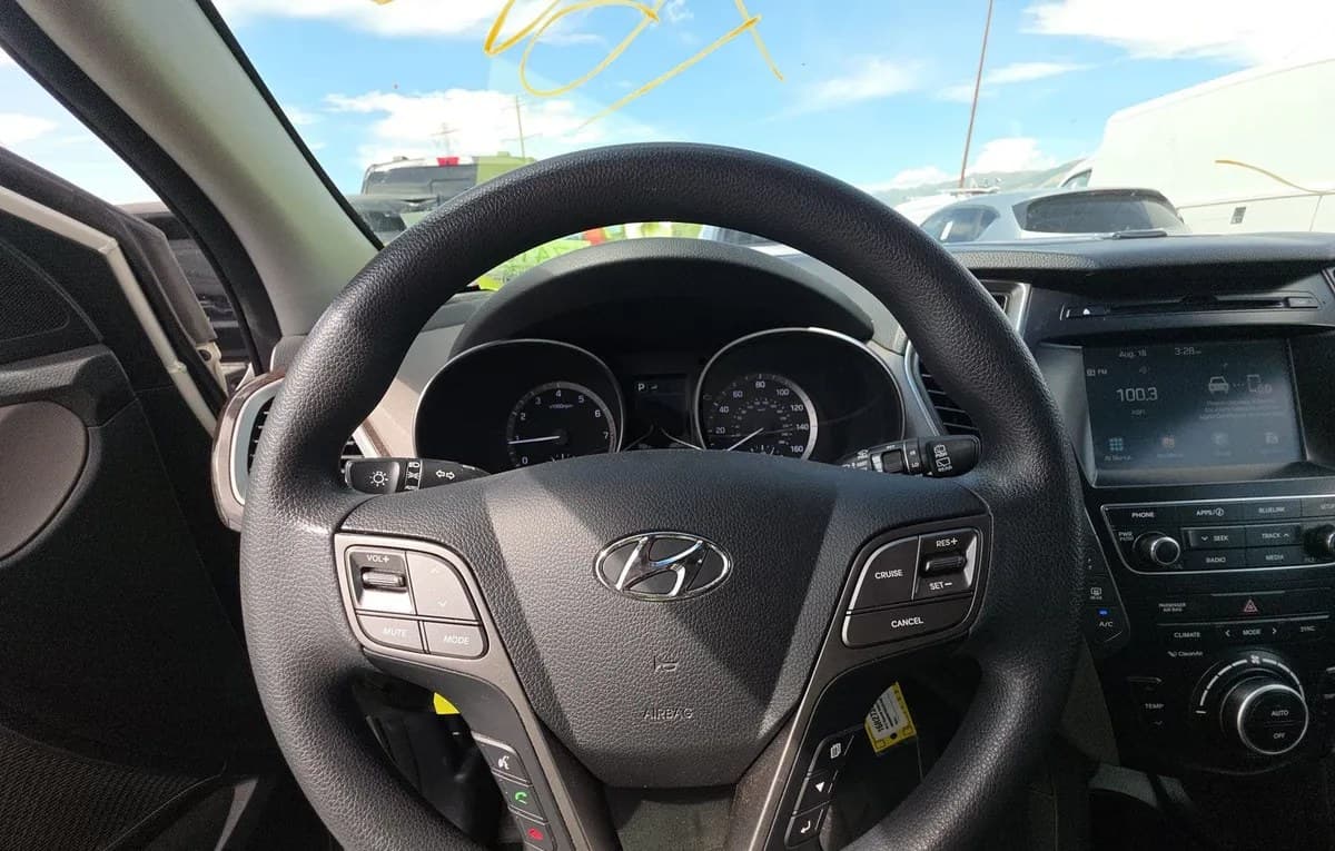 2017 HYUNDAI SANTA FE SE 6
