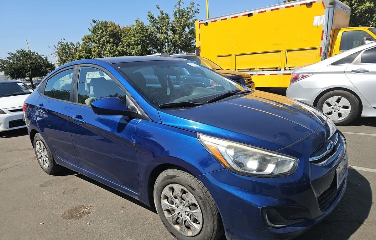 2017 HYUNDAI ACCENT SE 4