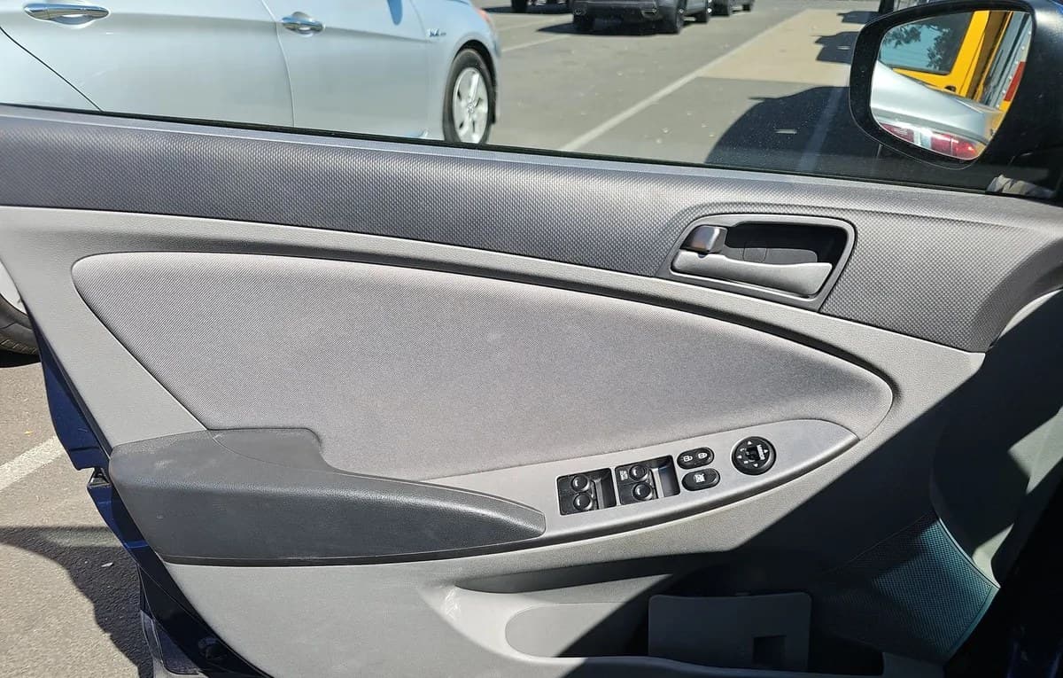 2017 HYUNDAI ACCENT SE 6