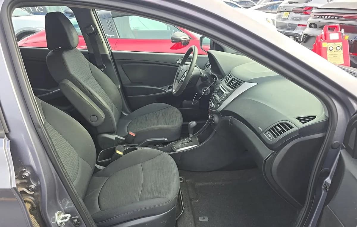 2017 HYUNDAI ACCENT SE HATCHBACK 5