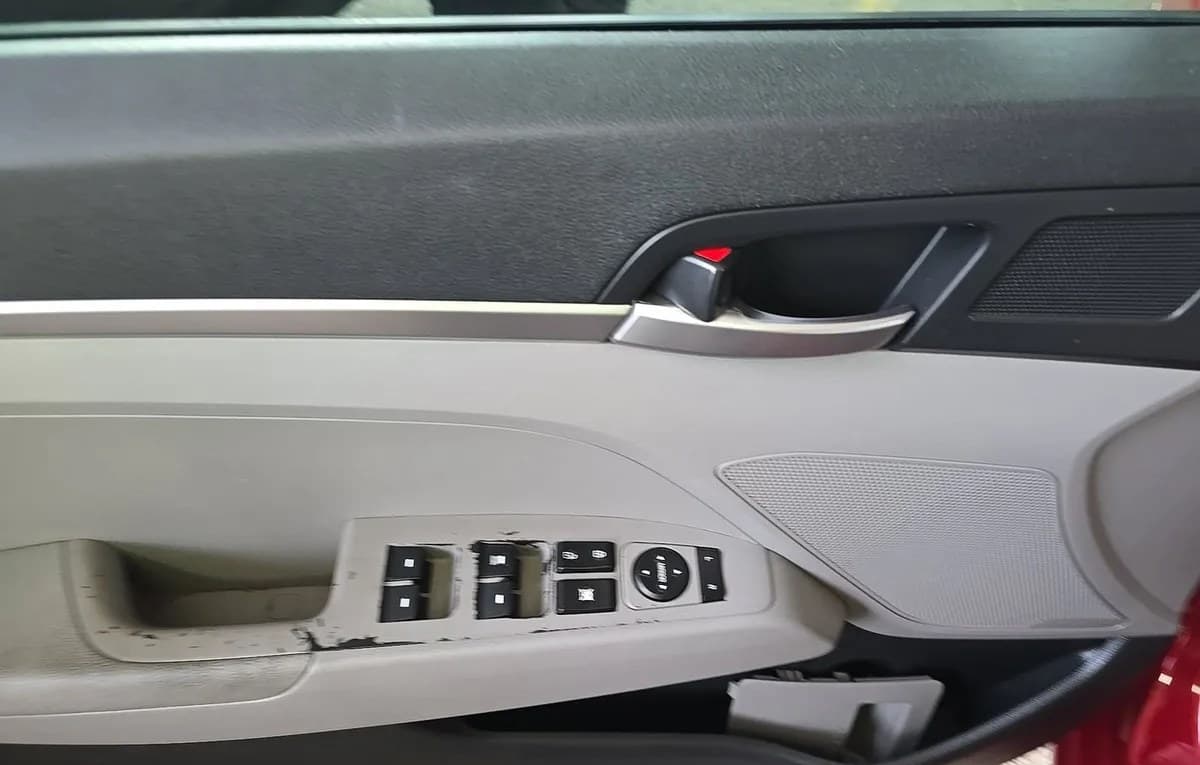 2020 HYUNDAI ELANTRA SE 6