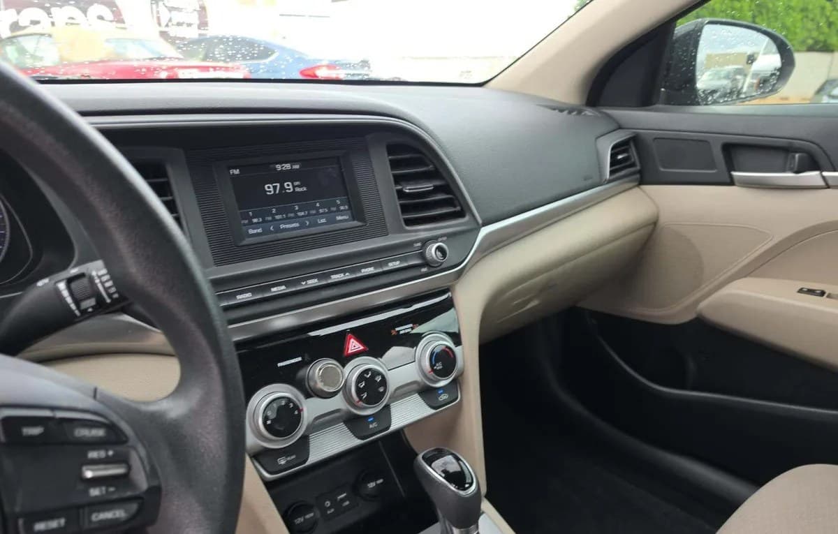 2019 HYUNDAI ELANTRA SE 7