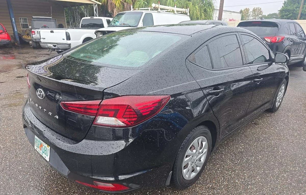 2020 HYUNDAI ELANTRA SE 3