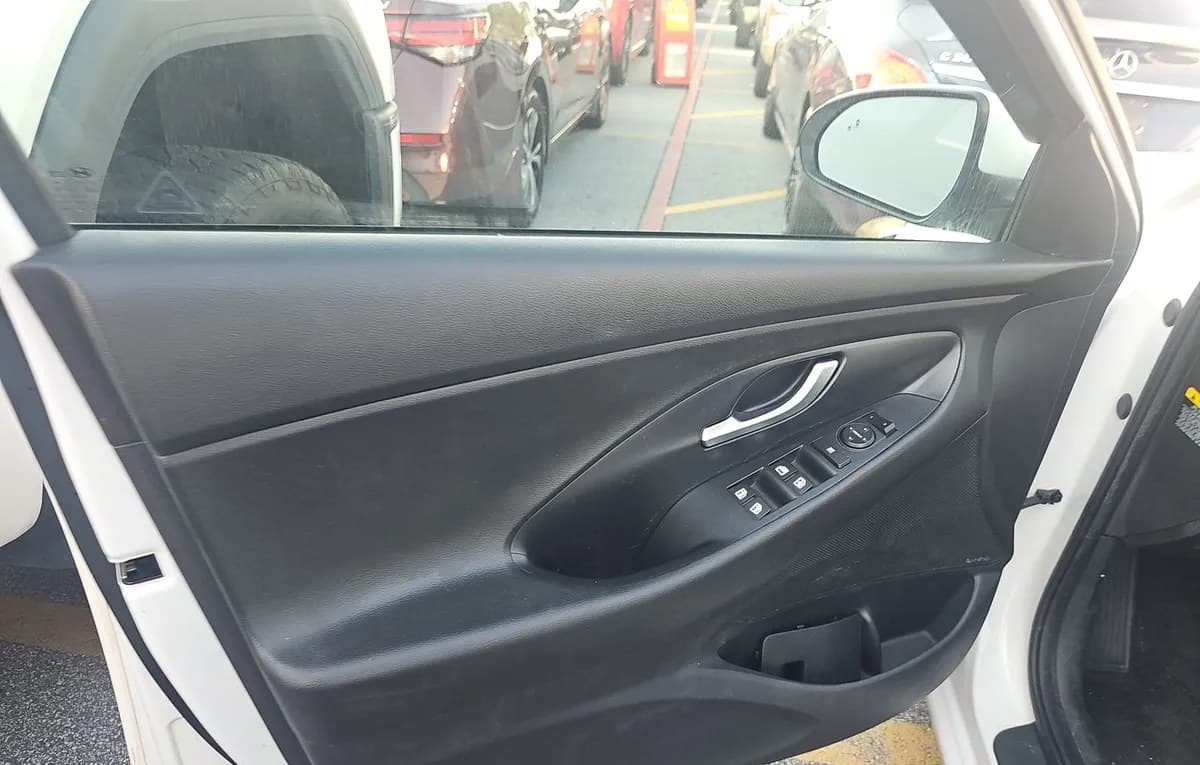 2018 HYUNDAI ELANTRA GT 6