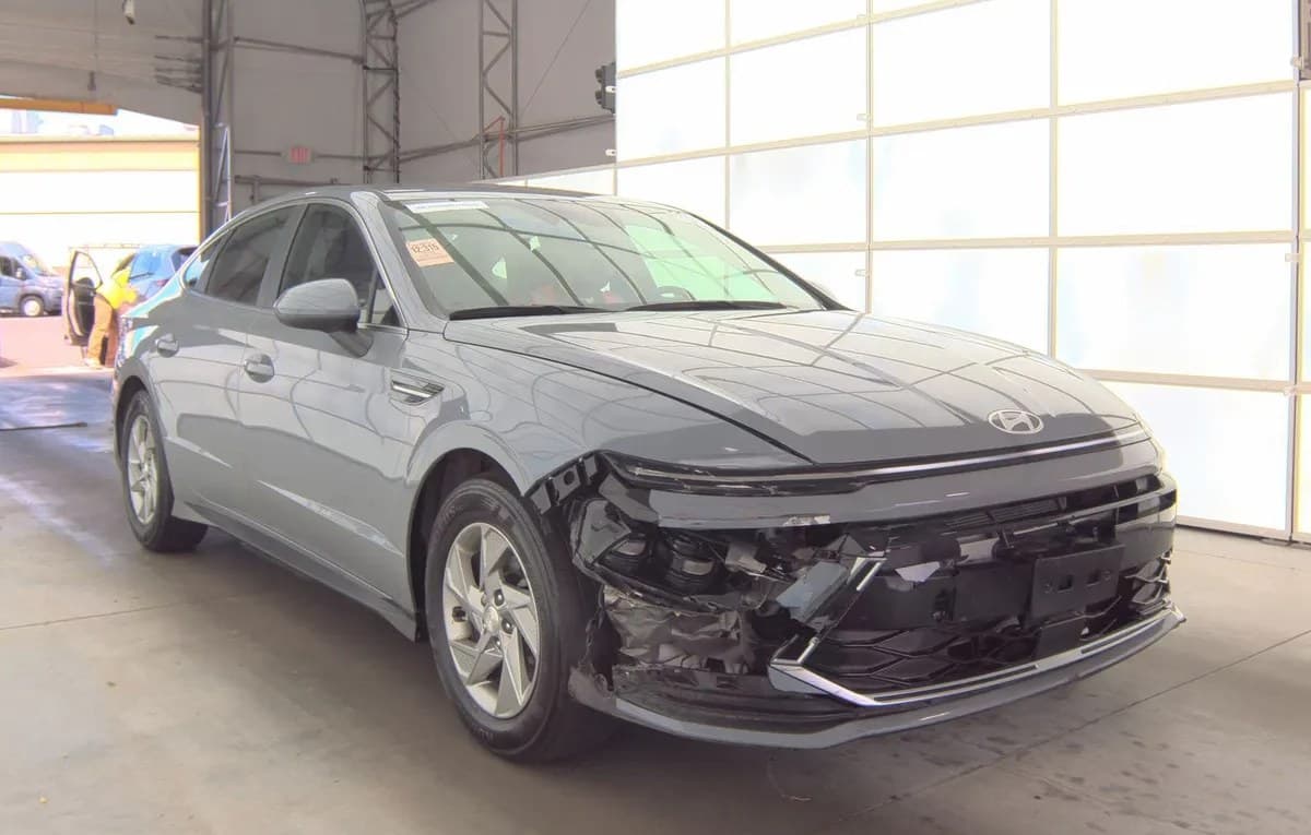 2025 HYUNDAI SONATA SE 4
