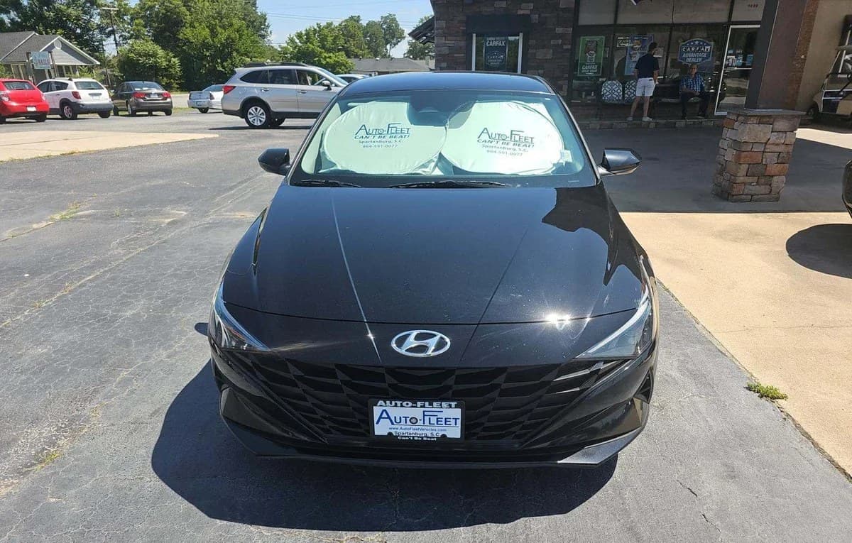 2023 HYUNDAI ELANTRA SE 2